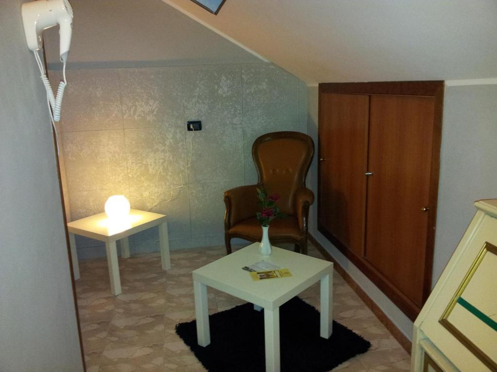 Imperial 3*