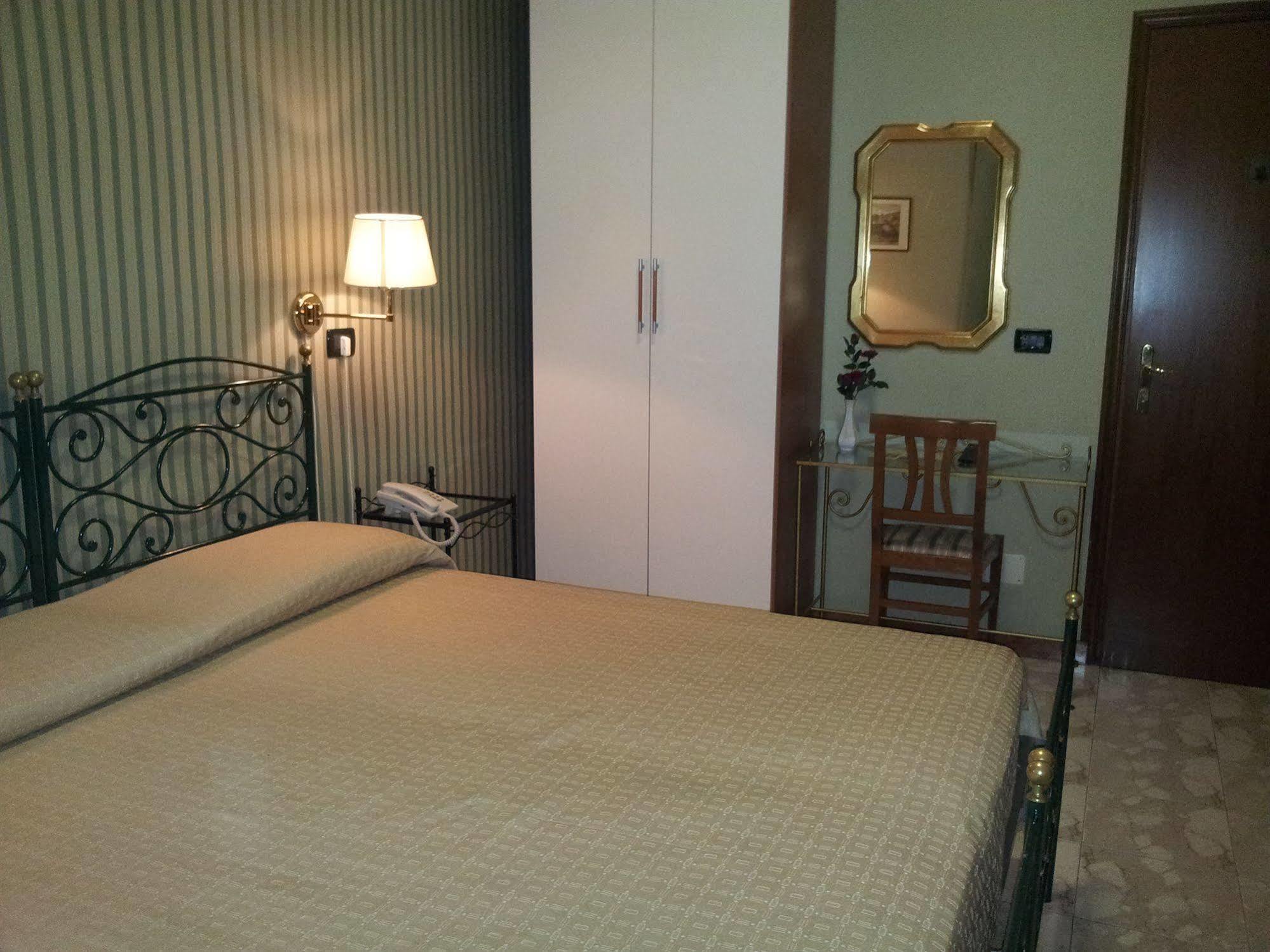 Imperial 3*